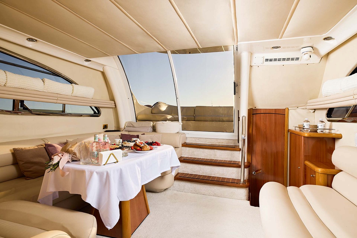 Аренда яхты Sealine F43 Monte Carlo в Питере, Санкт-Петербург